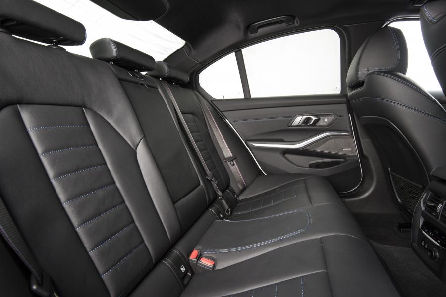 Интерьер BMW 330e M Sport (G20) 2019 года  (UK) (фото 25 из 25)
